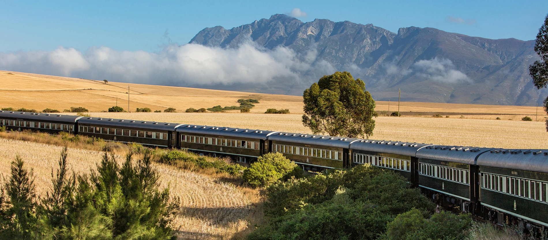 Sydafrika_Rovos rail_The train making its way to Cape Town on the African Collage journey_banner_1900x831