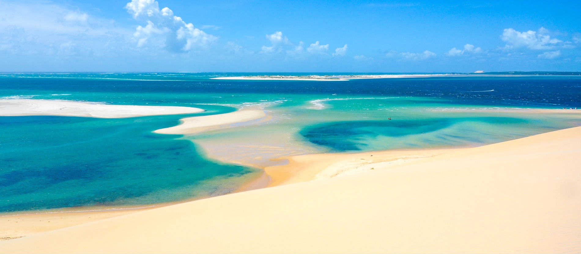 Banner-Moçambique-Bazaruto-beach-AdobeStock_159347804 (1)