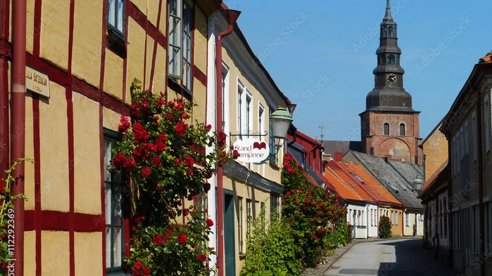 Karin Erlandsson tar oss med på intressant vandring i Ystads medeltida kvarter och berättar om stadens historia som går tillbaka till 1100-talet.