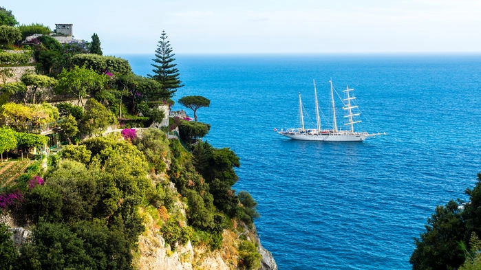 Under en härlig vecka gör vi strandhugg på den pittoreska ön Lipari i de Eoliska öarna, Messina på Sicilien, det medeltida, spektakulära och älskade Amalfi, Sorrento med Pompeji och den lilla paradisön Ponza.