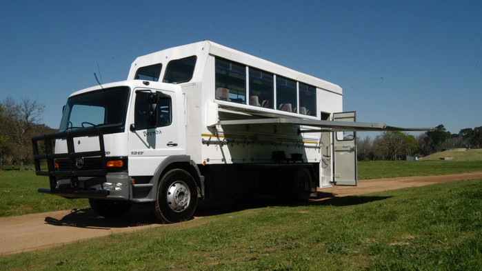 I en safaritruck av detta slag färdas ni genom Botswana