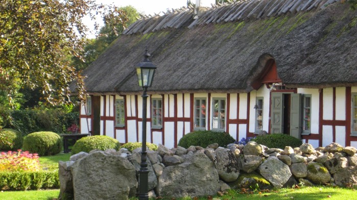 Drakamöllans Gårdshotell ligger i ett naturreservat, strax bortom Brösarps Backar.