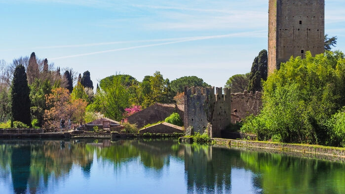 För att bevara trädgårdarna vid Ninfa har man bildat ett naturreservat runtomkring med vatten, fauna och vegetation.