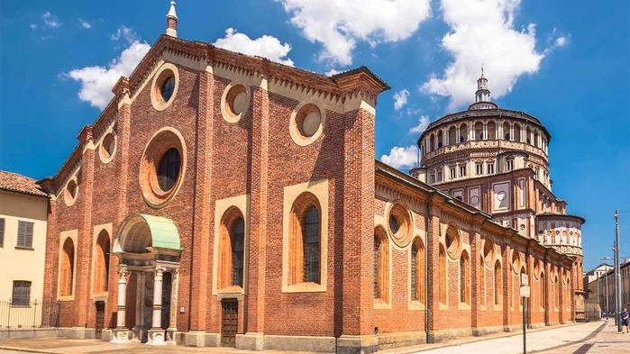 Kyrkan och klostret Santa Maria delle Grazie är en av Milanos stora kulturella sevärdheter. I slutet av 1400-talet skapade arkitekten Donato Bramante och konstnären Leonardo da Vinci ett byggnadsverk som är unikt i den italienska konsthistorien.