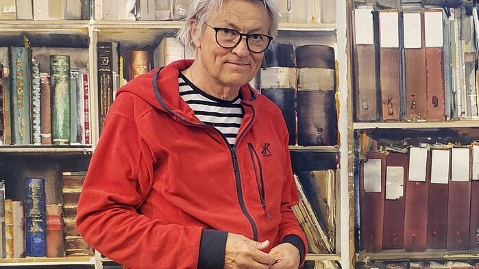 Den folkkäre konstnären Lars Lerin har nyligen köpt konsthallen Kabusa Art Gallery i Köpingebro, som ligger utanför Ystad. Vi går på guidad visning av utställningen.