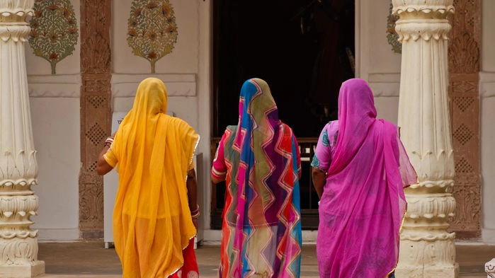 Färgglada kvinnor i Rajasthan