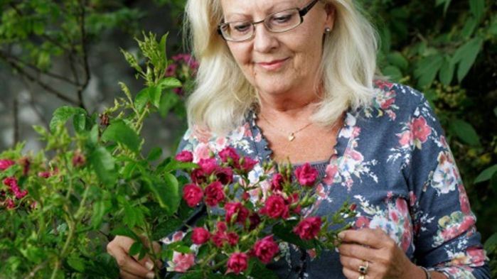 Trädgårdsskribenten Agneta Ullenius är ciceron på resan. Hon visar oss runt i några av sydöstra Skånes mest sevärda trädgårdar.