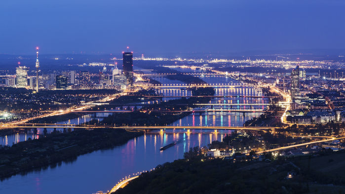 På sin väg till Svarta havet rinner floden Donau genom fyra huvudstäder - Wien, Bratislava, Budapest och Belgrad.