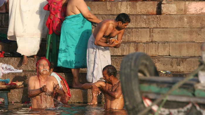 Rituella bad i Ganges / Varanasi
