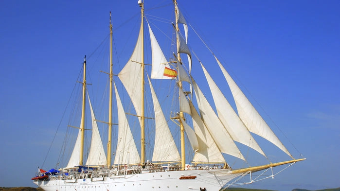 Segla med det eleganta fyrmastade klipperfartyget Star Flyer, till några av Västindiens härligaste öar.