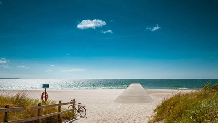 Anrika Ystad Saltsjöbad ligger magnifikt på stranden vid Östersjön.